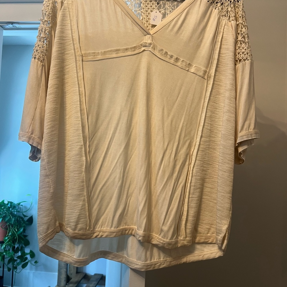 Women's Cream Lace Detail Top pol